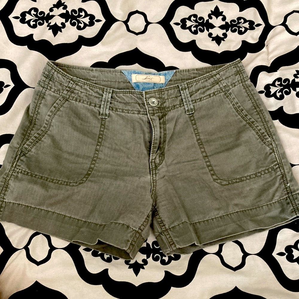 Levi’s Women’s Shorts Size 4, Light Army Green